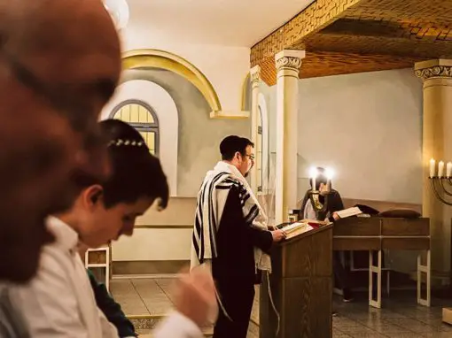 Beten in der Synagoge