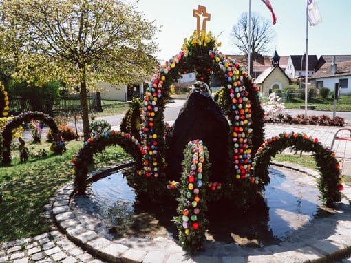 Osterbrunnen in Welluck