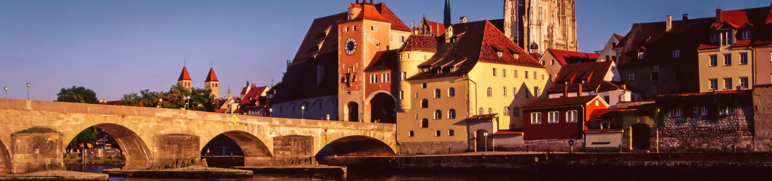 Die Stadt Regensburg hat zahlreiche Facetten und Geheimnisse. Teste dein Wissen über die Hauptstadt der Oberpfalz in unserem Quiz.