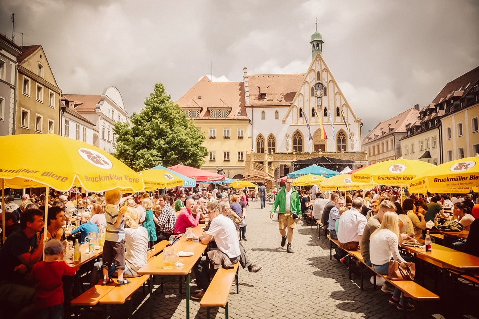 Amberg feiert Altstadtfest auf dem Marktplatz